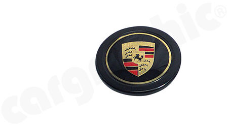 Mittelloch-Deckel - - Für FUCHS Felgen<br>
- Schwarz mit Porsche Logo (farbig)<br>
<b>Art.Nr.</b> 11830119WOS